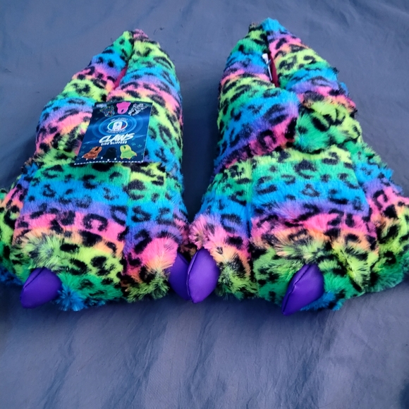 Slippers - Picture 1 of 4